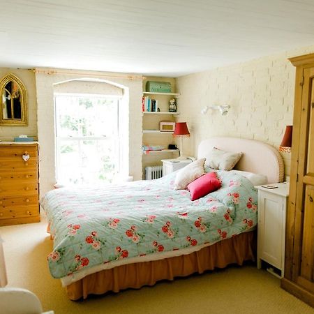 Cosy Cottage Ground Floor Bedroom Ensuite With Private Entrance Chichester Bagian luar foto