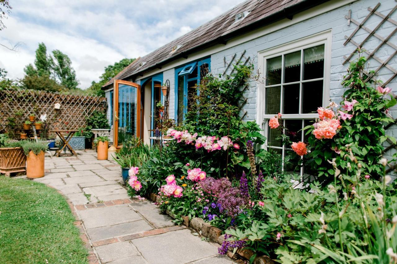 Cosy Cottage Ground Floor Bedroom Ensuite With Private Entrance Chichester Bagian luar foto