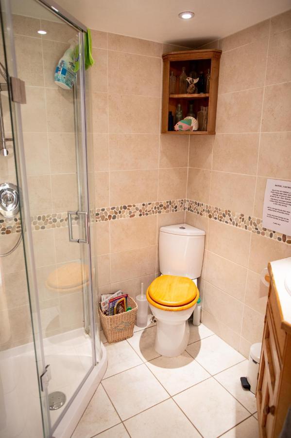 Cosy Cottage Ground Floor Bedroom Ensuite With Private Entrance Chichester Bagian luar foto
